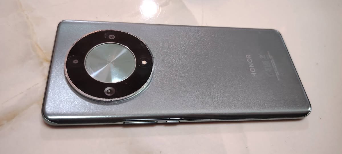 جهاز نضيف HONOR X9b
بيع أو مراوس بايباد بس كون ذاكره 256
سعر 350
***********
