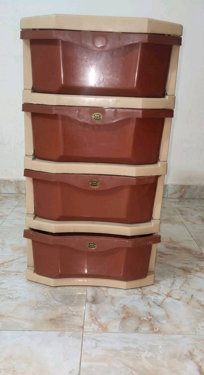 اخذوهن لخاطر الله صارلي شهر انشر بيهن 😂
الكنتور ب80 
ميز تواليت ب20  الزاويا بــ20 
المرايا 15
مجرات 15
 البوفيه طولها 4 مترات الا ربع سعرها 150
العنوان/ بغداد قضاء ابو غريب 
للحجز واتساب ‏‪***********‬‏