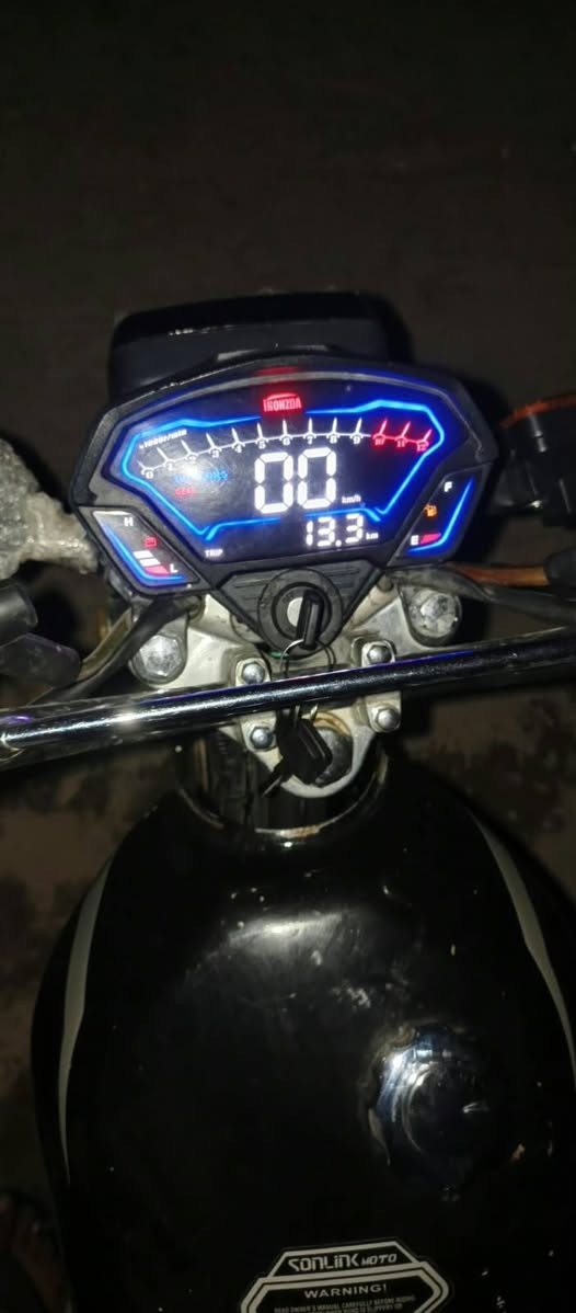 سلام عليكم سونك موديل 25 للبيع 
مكينه 200 تبريد دهن اوراق اصولي

كهربائيات كلها شغاله شلع 

كلج عنبار دشبول الكتروني دراجه جاهزه متذب عليها ولاربع 

مكاني فلاحيه *********** سعر 650 وبيها مجال للشراي
