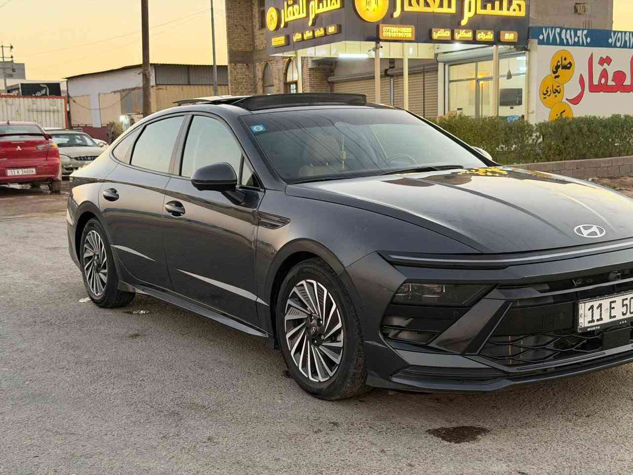 سلام عليكم للبيع فقط 
سوناتا موديل 2025 هايبرد وبانزين 
محرك 2000 هايبرد 
مواصفات 1/1
ماشيه 8 الاف بعده على وظع شركه 
بصمة تشغيل وابواب وتشغيل عن بعد 
بنوراما كامله 
كشنات كهربائي 
تدفئه تبريد بلكشن 
كشن خزن ميموري 
تبريد قطعتين 
شحن وايرلس 
داتا شو عرض سرعه بلجامه
شاشه كبيره+ كامره HD
تحكم استيرن جهتين جنطه كهرباء رادار امامي خلفي جانبي توقف ذاتي تحديد مسار قياده ذاتيه نظام وظعيات قياده 
وبعد بيه هواي مواصفات وسياره جديده رقم بغداد الدولي بأسمي تحويل مباشر 

حادثه بنيد وجاملغ ومبدلات نفس لون بدون بدون صبغ ايرباك استيرن فقط 
وباقي سياره كفاله عامه 

السعر 187$ وبيه مجال بسيط حق الجيه بعد معاينه 
مكاني بغداد ورا علوه الرشيد يم القوس 
اي استفسار- ***********
                -***********
