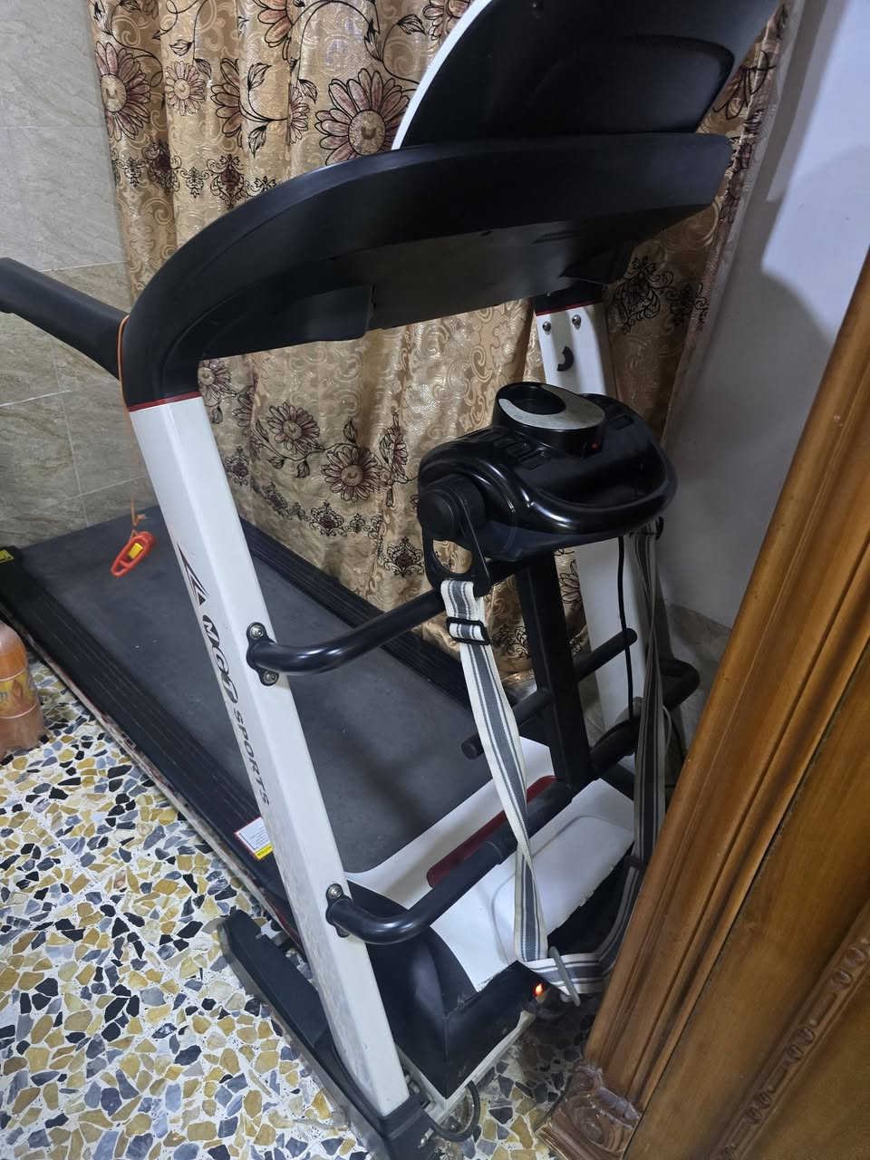 للبيع جهاز جري ٢٨٠ كيلو نظيف اخو جديد مستخدم قليل نظام جبلي وعادي وجهاز تنحيف للبطن
***********
