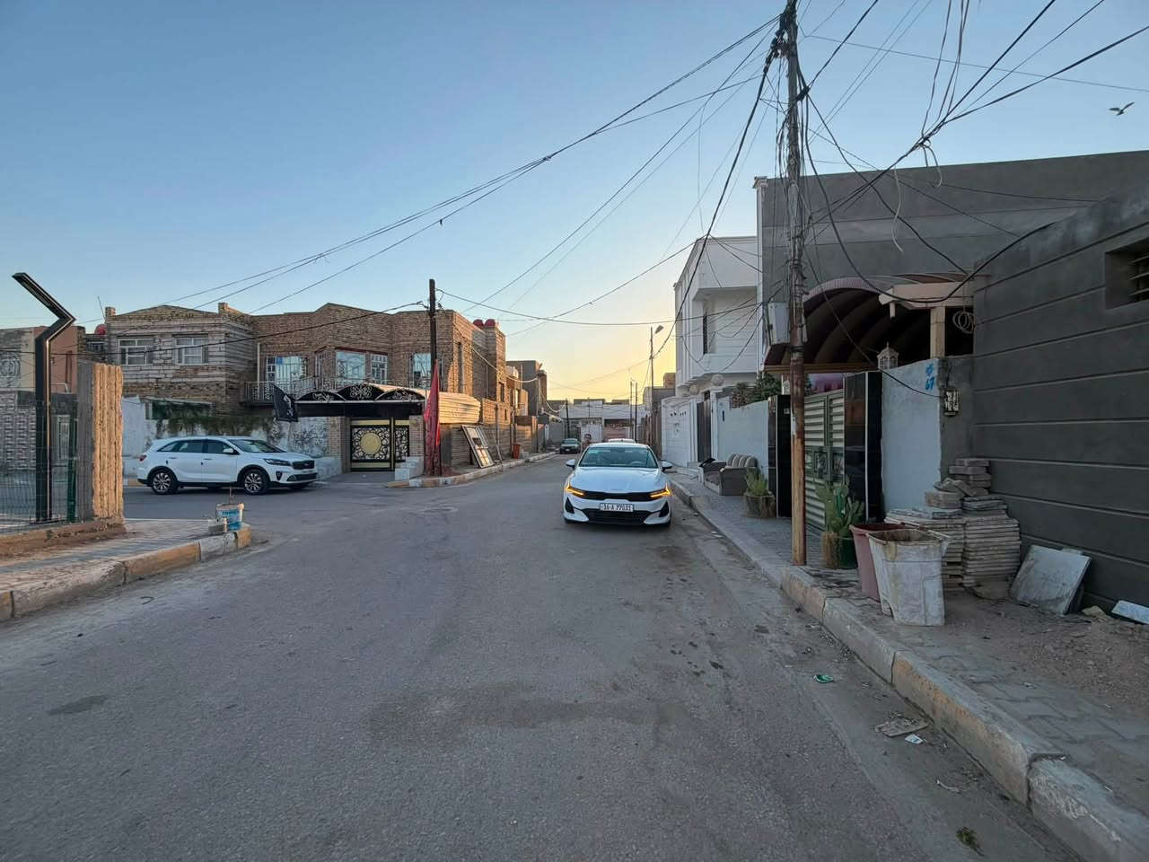 .🛑 دار سكني  للبيع 🛑 
المنطقة : الديوانية . حي الحضارة 🚩
اقرب نقطه داله : قرب مدرسه العبيرمقابيل متنزه
المساحه :   220✅
         كونكريت مسلح 
          بناء حديث 
🛑 مطلوب 55اسكان

التفاصيل:الطابق الاول .غرفتين نوم واستقبال وصاله ومطبخ حاروبارد وصحيات مناور

.............
للاستفسار
     مراجعة مكتب رسول الوزني للعقار  
الديوانية . حي الحضارة .بداية شارع اسواق طيبة
 للمعلومات ولمزيد من التفاصيل ⬇️
       مراسلة الصفحة  
      ارقام الاتصال 

***********
