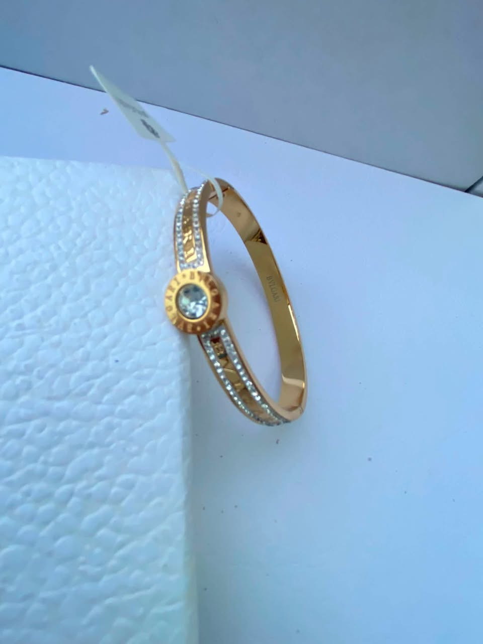 سوارات ماركات مختلفه كل القطع مختومه أسم الماركه +ستيكر أسم الماركه ونوع الطلاء ذهب عيار ١٨ موجد لوس فيتون وكارتير وارمز استيرادي الخاص شرط ضمان كلهم ماستر وأسعار رمزيه للطلب والاستفسار خاص أو واتساب ***********
