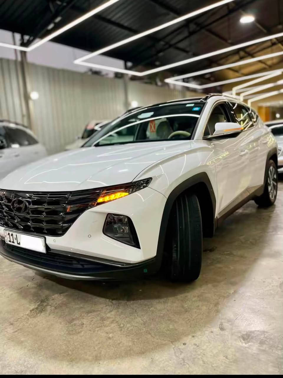 السلام عليكم ورحمة الله وبركاتة
🚗 هيونداي توسان 2024 – فول مواصفات بحالة الوكالة!
✨ العرض:
 الموديل: 2024
 المسافة المقطوعة: 19,000 كم فقط
 الضمان: ضمان شركة الشركة الأولى
 الحالة: مكفولة من البارد والصبغ والتبديل (شرط الفحص)
 الرقم: رقم بغداد 
🌟 المواصفات (فول للأخير):
 تشغيل عن بعد + تحكم بالجام (صعود ونزول) عن طريق البصمة 🔑
 بصمة تشغيل وأبواب
 سقف بانوراما
داخل ابيض 
كشنات كهرباء
شاحن واير ليس
شاشة تدعم apple car play
 شاشة عرض لمس + لوحة تبريد لمس
 ديكورات تاج بيانو
 هاند بريك بصمة (كهربائي)
📞 للتواصل والاستفسار: ***********
