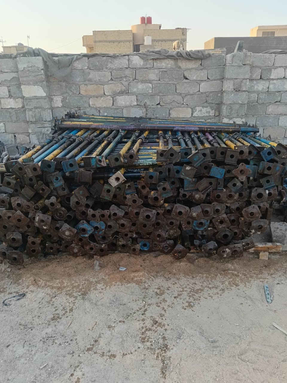 جكات حاظن تركي العدد 500مع اقفاص عدد 25قفص بناء 15جديد مامستعمل و10استعمال قليل مكاني كربلاء ***********.. ***********
