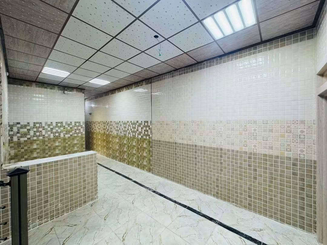 سلام عليكم بيت البيع ١٠٠ متر طابق ونص النجف حي النداء مقابيل الأميرات الأولى على شارع 20 قريب عله شارع المجمعات
تفاصيل العقار طابو صرف📜
‏طابوك جمهوري 🧱
صب كونكريت شغل 
درجة أولى مال جناي
‏تصميم البيت يتكون 
طابق الأرضي🏠
‏استقبال صالة مفتوحة المطبخ غرفة صحيات داخلية وخارجية منور
‏طابق الثاني🏡
‏ غرفة واحدة صالة صحيات سطح فرشي 
سعر البيت ٩٥ مليون وبي مجال 💵
يوجد فيديو للبيت الاستفسار واتساب 
***********
***********
***********
مكتب آمال الشرق للاستثمار العقاري
سلام عليكم بيت البيع ١٠٠ متر طابق ونص النجف حي النداء مقابيل الأميرات الأولى على شارع 20 قريب عله شارع المجمعات
