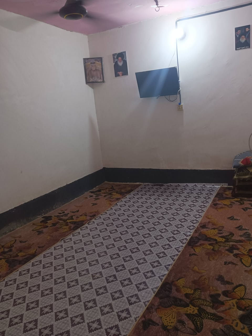 ديت بحي الرحمه قريب عالشارع الجديد 28 وبه مجال المساحته 90 متر***********
