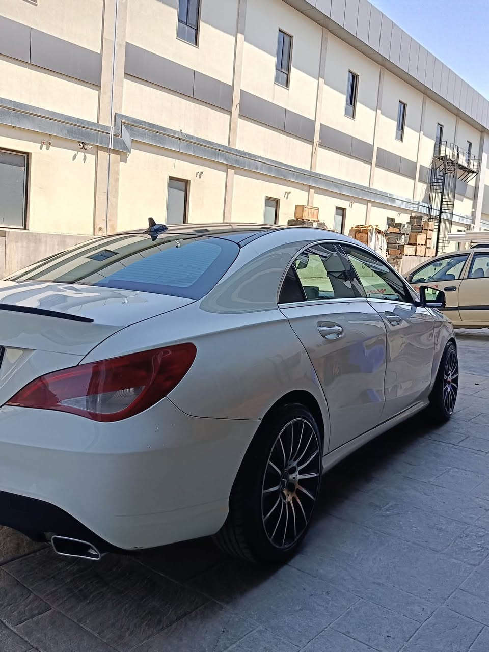 مارسيدس 2016 خمس قطع بدون دواخل مكينه 20توربو بانورامه فول مواصفات سعر 113$ رقم وات ساب *********** رقم *********** بسمي السياره
