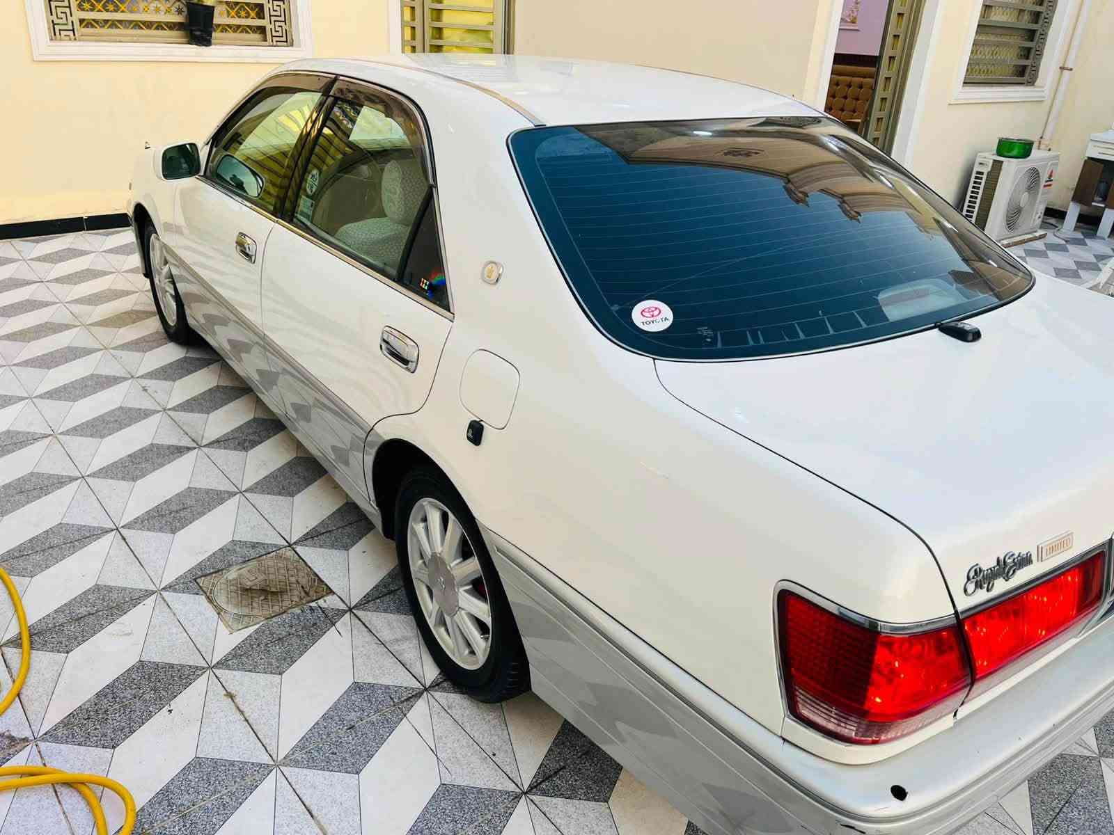 السلام عليكم للبيع سيارة مكلة جنون دخول جديد رقم بصرة انكليزي مشروع وطني سنوية لغاية 2031 سيارة كفالة من الكص والضربة (علمن سيارة نقل جثة فقط ) مكينة وكير ديفور كبير كفالة حدادة مية بالمية 💯 تبريد ثلج كهربائيات كلها شغالة العنوان البصرة تقاطع المصفى السعر 89 قفل الشراي يتصل ***********

