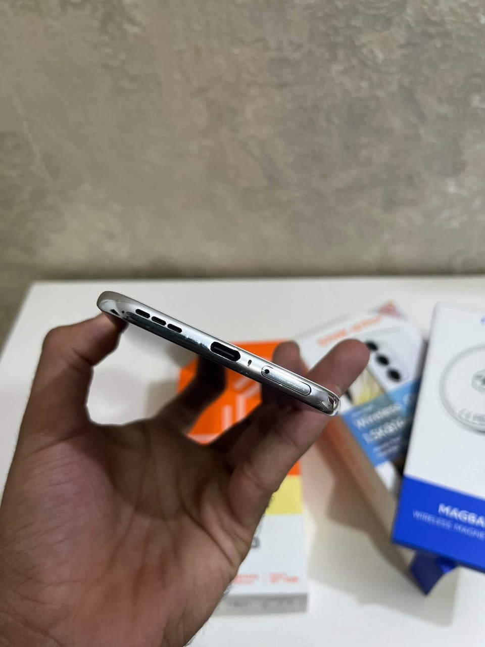 Tecno spark 40 pro plus /  تكنو سبارك 40 برو بلس
تكنو سبارك 40 برو بلس
الذاكرة 256 الرام 8+8
شاشة AMOLED 144hz

جداً نظيف مستخدم أيام ملحقات كاملة 

سعرة 275 ألف باقي التفاصيل على الخاص 

مكاني بغداد 
رقمي ***********
