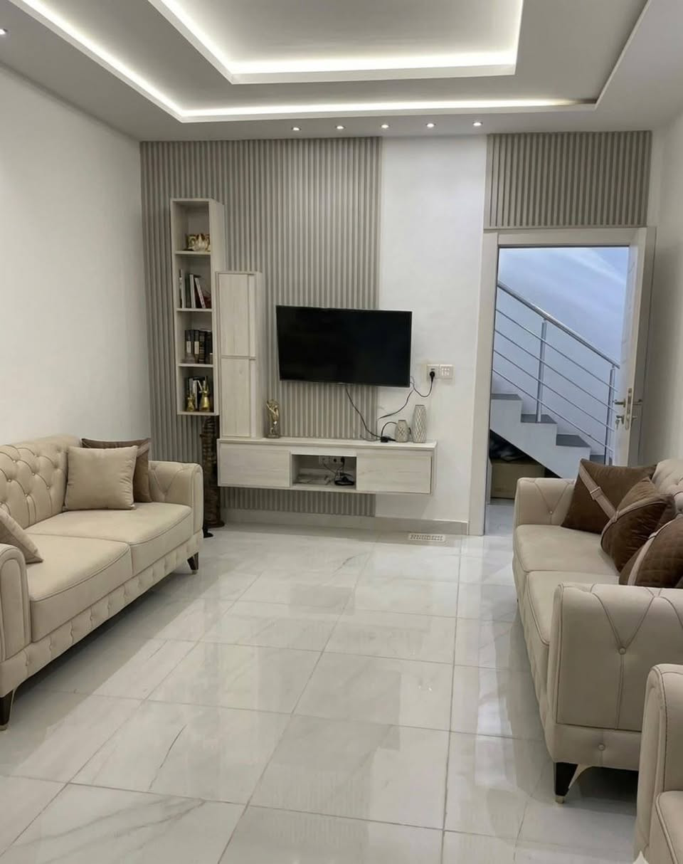 كربلاء مجمع الغدير السكني 📍
📐 المساحة 153 م

✨ مواصفات العقار:

* البيت جاهز ومعدل بالكامل 

الاستقبال مشتغلي ديكور واناره 

* تسقيف جميع المناور مع سياج للحديقه 

* استغلال منور المطبخ وإنشاء مطبخ حار.
موجود كاونتر Hdf بتصميم مميز 

يباع مع الاثاث او بدون اثاث 

💰 السعر الكلي ٢٠٧ مليون دينار عراقي بدون اثاث 

* مقدمة: 100 مليون دينار.
 
* والباقي  ١٠٧ مليون  يُسدد على أقساط  (كل 3 أشهر صك 3600 )

*للاستفسار : ‭ ***********
