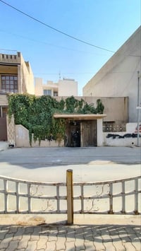 الإسكان • ٢٠٠م • مقابل حديقة