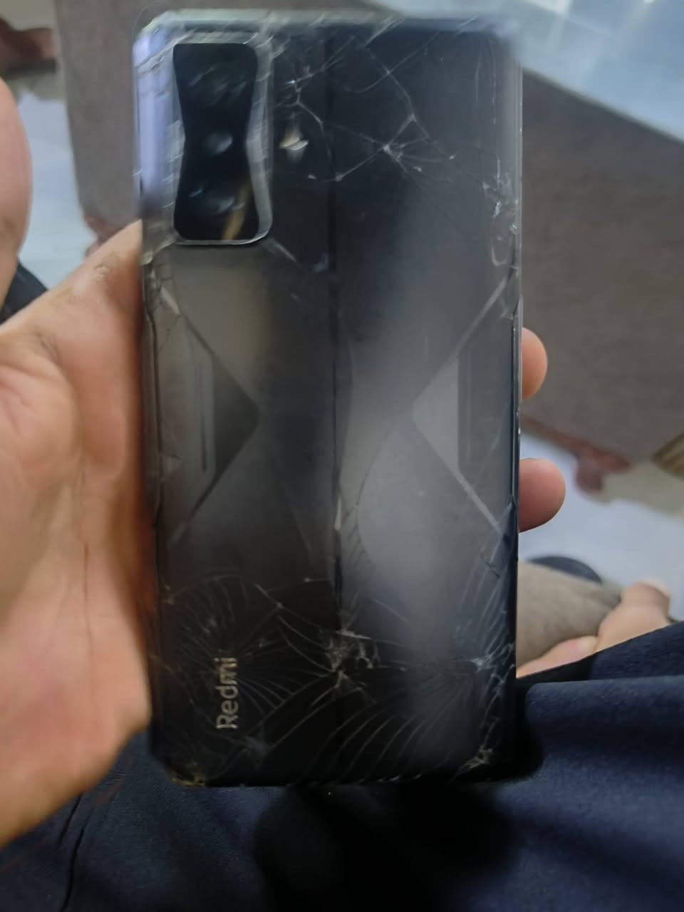 بوكو 4GT للبيع بس ال ضهر مكسور ذاكره 256 عشوايه 12اسناب ادراكون شفتات شغالات مامفتوح  اطويريج  هاذه رقمي ***********
