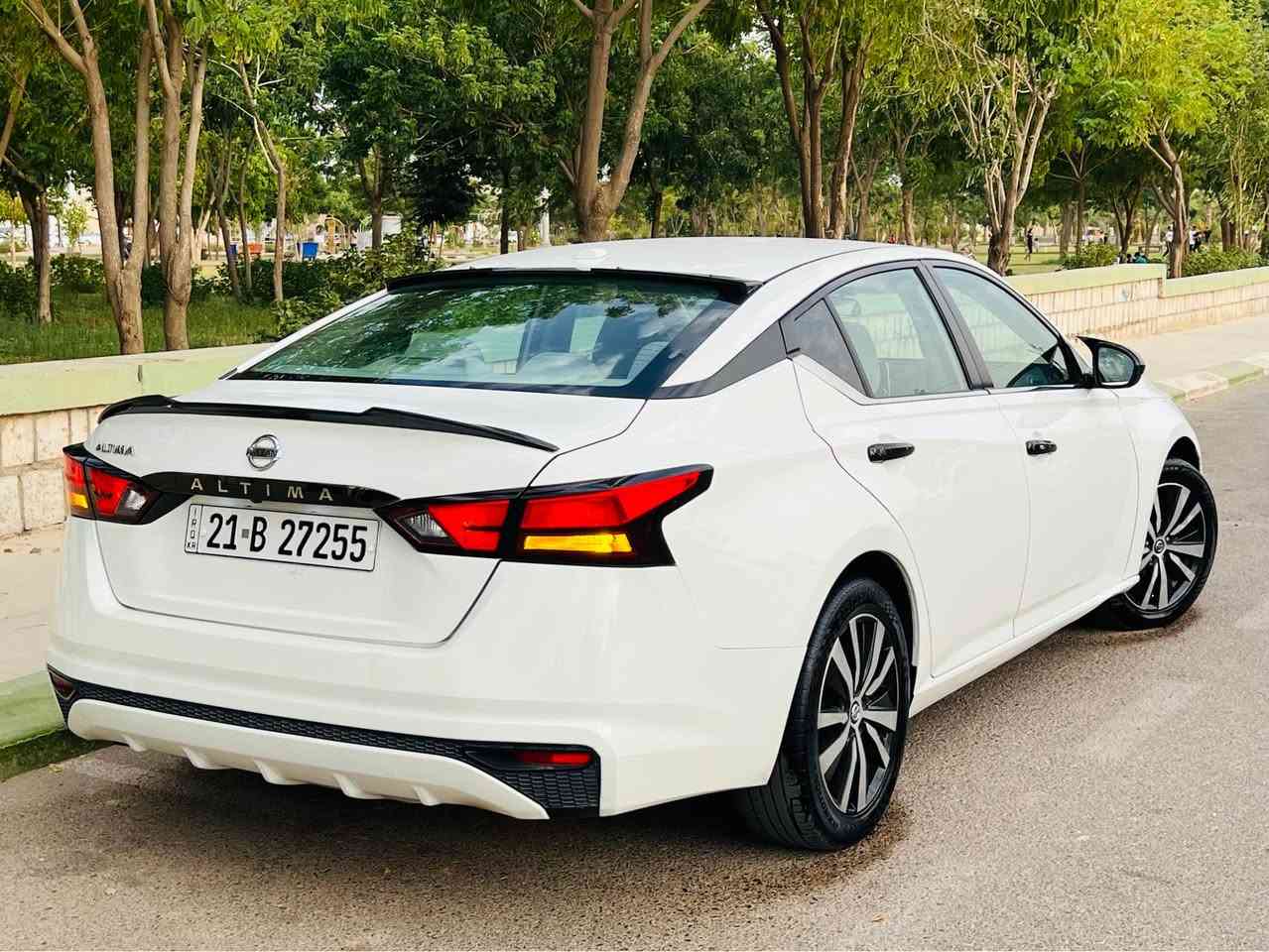 السلام عليكم 
🚗 للبيع | نيسان التيما 2020 S 

✔️ الموديل: 2020
✔️ الفئة: S

المواصفات:

- محرك 4 سلندر 2.5 لتر اقتصادي وقوي
- ناقل حركة أوتوماتيك CVT
- تشغيل بصمة + تشغيل عن بُعد + بصمة ابواب
- داخل كريمي المرغوب
- مقاعد كهرباء
- شاشة لمس مع Apple CarPlay وAndroid Auto
- كاميرا خلفية دوارة
- حساسات 
- رادار أمامي، تحذير الاصطدام، ومثبت سرعة ذكي تحكمات بالستيرن جهتين
- كشن كهرباء
- نظام مراقبة النقطة العمياء
- جنوط رياضية 19 إنج
- إنارة LED لايت ليد
- مكيف ممتاز منفصل تبريد ثلج 
- مانع انزلاق سبايدر جناح خلفي

حالة السيارة:
✅ الضرر ربع بونيد صبغ + باب مبدل بلاد نفس اللون  بدون أي ضرر بالداخل صور السونار والضرر بالمنشور
✅ رقم سليمانية الجديد 
✅ السيارة نظيفة جداً وجاهزة للاستخدام بدون اي مصرف ممشى السيارة 93 ميل گير ومكينة وكهربائيات كلها بشرط وين ميعجبك افحص 
ملاحظة عندي فيديو كامل للسيارة اللي يحب ادزلهيا عالخاص

📍 الموقع: قضاء كلار تابع لسليمانية
💰 السعر المطلوب 137 وبيها مجال بسيط 
📞للاستفسار الاتصال عالرقم *********** كالار, السليمانية

