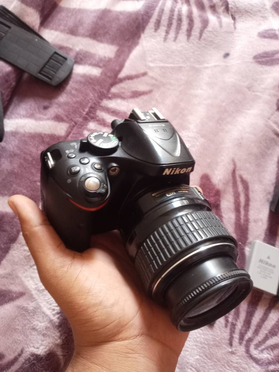 كامره نيكون D5200 • بطاريتين • حي العسكري