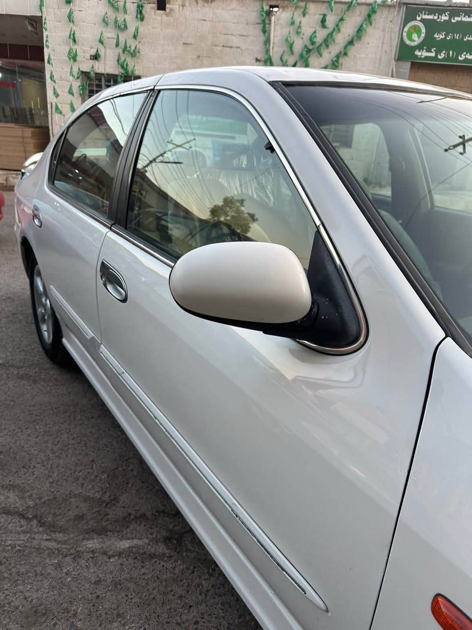 سەیارە بۆ فرۆشتن / سيارة للبيع
Nissan Maxima 2009 (نیسان ماکزیما ٢٠٠٩)
بە کوردی:
 * مۆدێل: ٢٠٠٩ (ئیستراد خاص)
 * تایبەتمەندییەکان:
   * کوشین کارەبایی
   * سوکان ڤۆلیۆم (دەستکاری کردنی دەنگ لەسەر سوکان)
   * تەبریدی لەمس
   * شاشە و کامێرا
   * گێڕ عادی
   * مەکینە ٦ پستۆن (٣٠٠٠)
 * بارودۆخ:
   * گێڕ و مەکینە و کارەباییات بە شەرت
   * هەموو گیانی لەسەر دەقی شەریکەیە
   * ٤ پارچەی بۆیاغە
   * سەنەوی بەسەرچووە
 * نرخ: ٧٢ وەڕەقە ($7,200) و مەجالێکی کەمی تێدایە

*********** watsup

بالعربية:
 * الموديل: 2009 (استيراد خاص)
 * المواصفات:
   * كراسي (كوشن) كهرباء
   * تحكم مقود (فوليوم)
   * تبريد (تكييف) لمس
   * شاشة وكاميرا
   * قير عادي
   * محرك 6 سلندر (سعة 3000)
 * الحالة:
   * القير والمحرك والكهربائيات بشرط الفحص
   * السيارة بحالة الشركة بالكامل (قطع أصلية)
   * تحتوي على صبغ في 4 قطع
   * السنوية منتهية (متوقفة)
 * السعر: 72 ورقة (7,200$) مع مجال بسيط للتفاوض

*********** wats up كويسينجاك, أربيل
