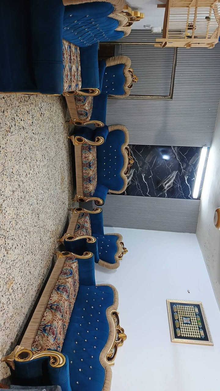 تتخم 10 مقاعد ملكي تكمه    نضيف جدا نضيف سعر 325 وبي مجال مكان البياع يوجد توصل بكروه رقم يوجد وتساب ***********
