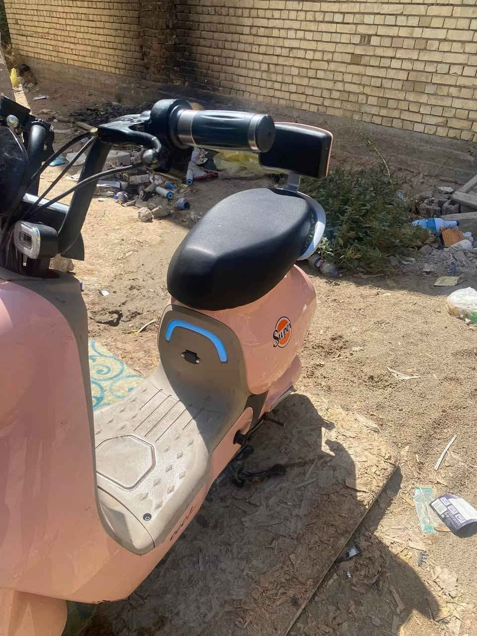 السلام عليكم دراجه شحن للبيع 

اربع بطاريات ما مدبلات..
موديل حديث🛵
لون مميز ونادر 
تايرات جديد  ..كهربائيات كله شغال مشتريها ب600 من ياسر كلواز روح لسوك واسال وشوف سعرهن
السعر250الف  
الشراي يجي خاص  
شخوط خفيفة جداً.✨ 
شغاله بس بصمه 

***********
