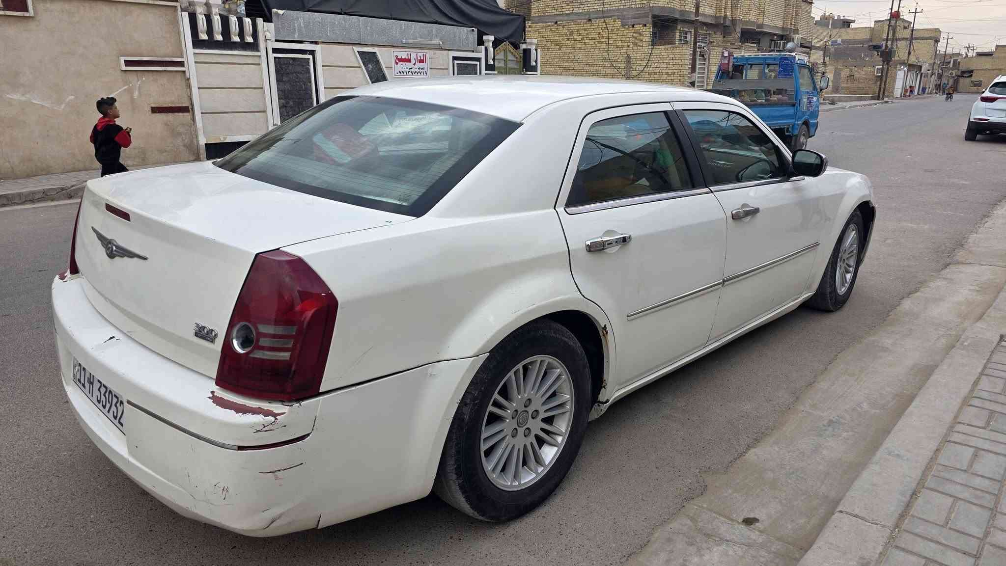 السلام عليكم ..
اوباما 2009 امريكي 
السياره حادثها خلفي جاملغ الايسر 
وبيها طخات بسيطه لا لغد لا شاصي لا كص 
مكينه جديده بيها .. السياره رقمها بغداد (بسمي)
مكاني بغداد مدينة الصدر حي الكوفه 
قرب تقاطع كسره وعطش 
سعرها 88 $ وبيها مجال بسيط 
رقم ***********
