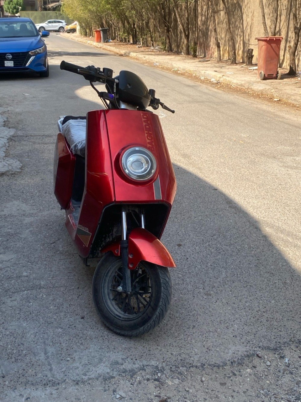 السلام عليكم
دراجه شحن للبيع ( كاسحه )
موديل 25 
ست بطاريات 38 امبير
ملفها 2000W
3 سرع سرعه 99 قفلها 115 حقيقي 60
بصمه 2 سويج 1
اشاير يمنه ويسره
لايت عالي وناصي
تايرات جلاتين 
بريكات امامي وخلفي هيدروليك  
منفذ USB لشحن الهاتف 
دبلات امامي خلفي
نظام R الرجوع للخلف
نظام P 
بطاريات جدد شحنها سريع وشاحنتها الاصليه
مشكلتها شخوط بالكفرات مثل ما بالصور والصندوك بي كسر بسيط فقط تجي وتفحص كلشي بيدك
سعرها 400 وبيها مجال للشراي مستعجل على فلوسها 
العنوان : بغداد البلديات
رقم الهاتف ***********