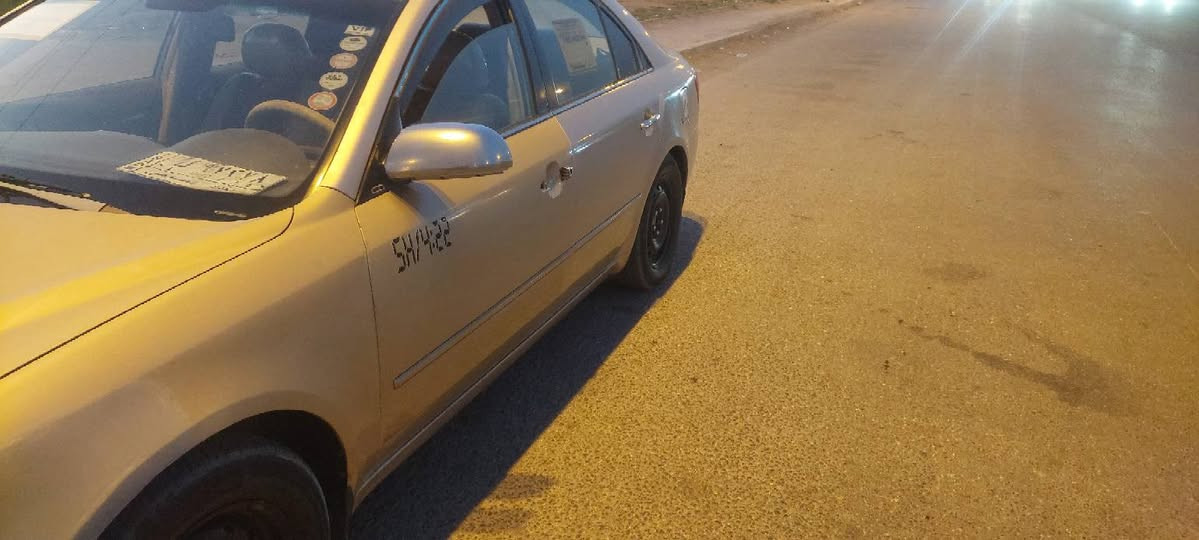 سوناتا موديل ٨ امريكي مكينة ٢٤٠٠ تحتاج صبغ حزام سيارة جاهزة حلوة  من تبريد ثلج وحدادية تمام كير مكينة تخم تاير جديد وخير  من الله حادثها جاملغ امامي ايمن وشوية بخشم البنيد وبيها طخات ٢ واضحات بالصور رقم بغداد شرط تحويل مكان حلة رارنجية *********** السعر 78 مجال بسيط
