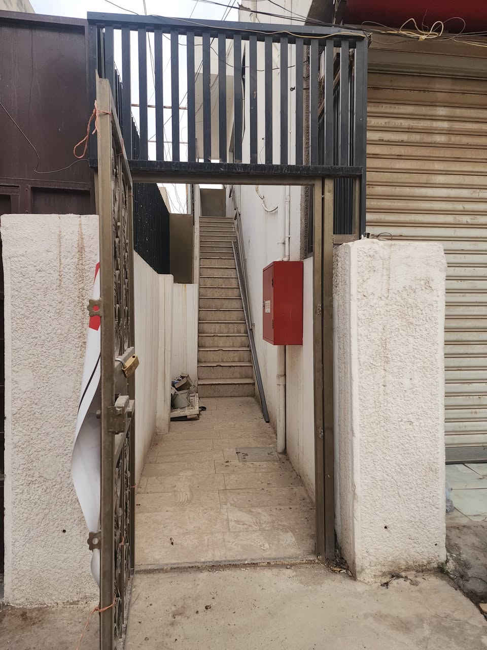 طابق للايجار • حي البنوك • عيادات طبية