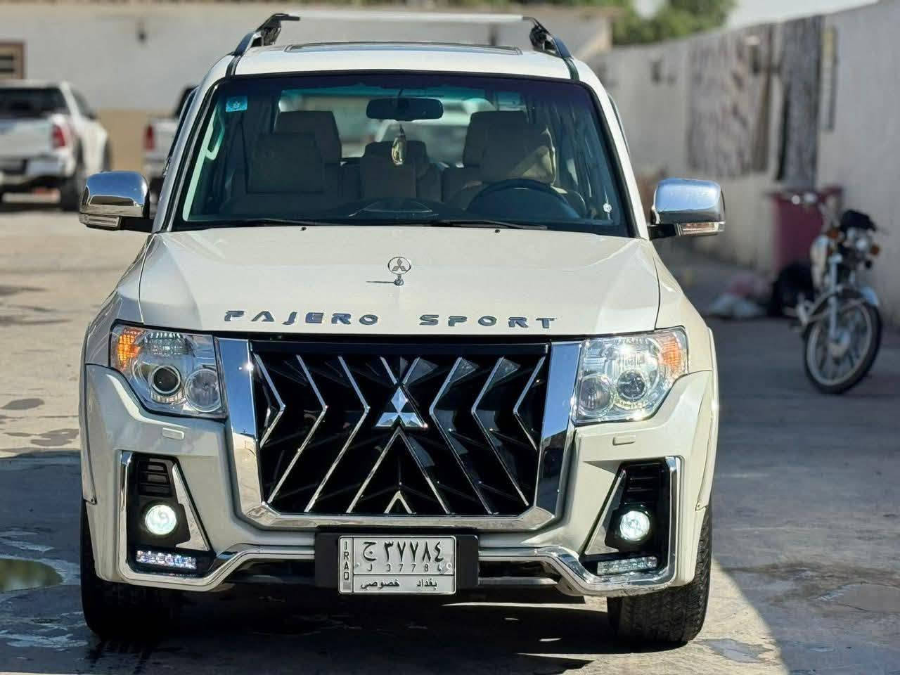 السلام عليكم
للبيع باجرو حبتور 2009
 فول مواصفات ملكي اعلي فئه مواصفات فول واحد ع واحد لون أبيض صدفي حجم المحرك 3000

رقم بغداد مشروع وطني تحويل مباشر مكفوله من عده جاملغ كيلر حته بدون فتح
معروفه خليجي السياره جديده مال جناي

فور ويل كشنات جلد كهربائي

تدفئه تبريد ثلاث قطع
 حساسات خلفيه وثلاجه
شاشه اندرويد كامره
  تخم تير جديد كير مكينه حداديه كله جديد السياره جديده السعر 125 وبيه مجال *********** مكانه حله
