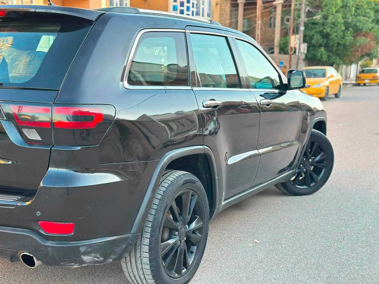 السلام عليكم
للبيع    2013 Jeep Grand Cherokee L Limited

جيب ليمتد  1/1

رقم بغداد الجديد 

بأسمي تحويل ثاني يوم

المواصفات:-

بصمة تشغيل 

بصمة ابواب وصندوق

تشغيل عن بعد 

بانوراما

كشنات جلد 

كشنات كهرباء

كشن خزن ميموري

دمام خلفي

حساسات خلفي

مكينه 3600 سته سلندر 

السيارة بيها صبغ عام حادث امريكا جاملغ وبنيد 

رايدها ب 115 وبيها مجال بسيط 

عنوان بغداد الكرخ

***********
