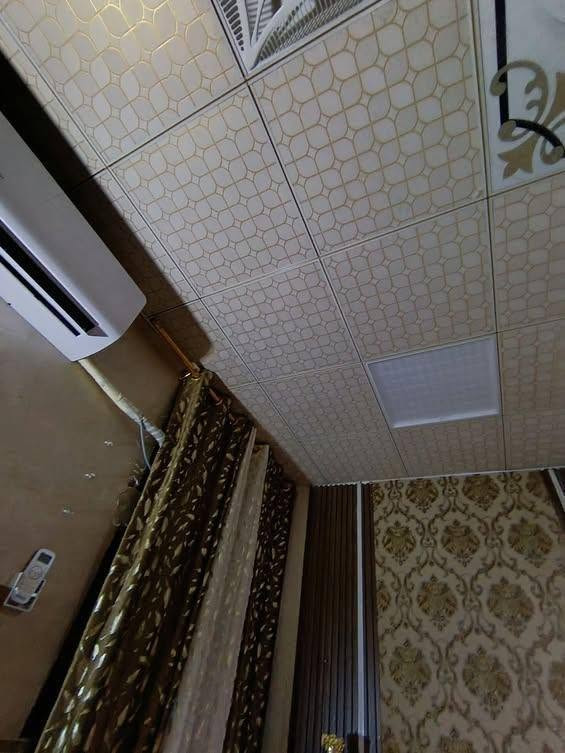 بيت تشجير الشارع تبليط  حديقة خارجية وحوش طويل وحديقة داخلية مطبخ داخلي واستقبال و ممر وغرفه داخليه وترك خارجي وترك داخلي وحمام داخلي  الموقع الزعفرانيه شارع الكهرباء  سكلت ابو غفران لل اتصال *********** واتساب بي
