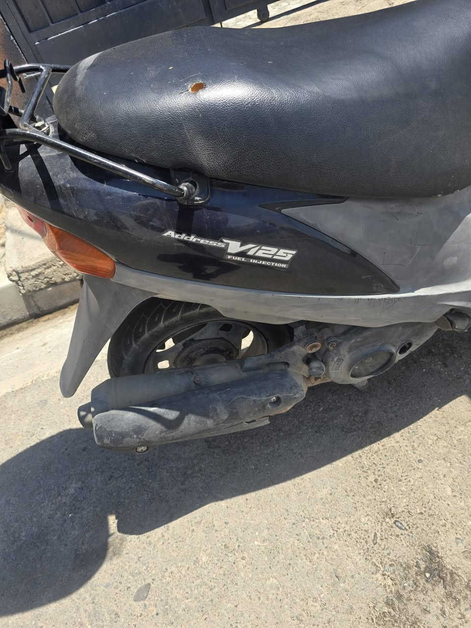 سلام عليكم عندي هذا ماطور للبيع نضيف كلش بس تخلي بي دهن بانزين سعر عل خاص او يخابرني ***********
