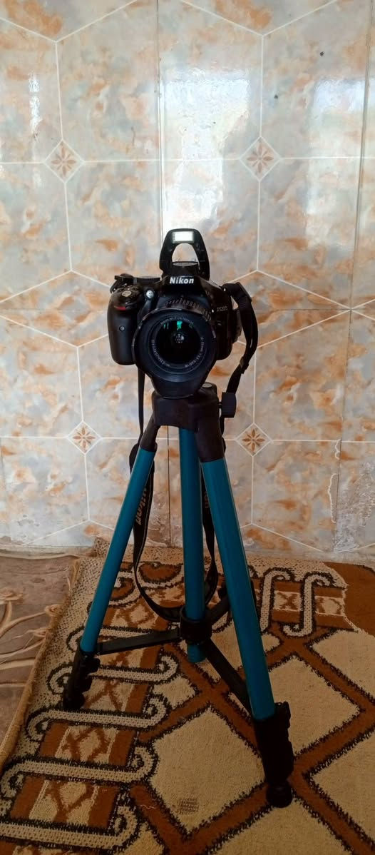 D5200 عدسه الأصلية +زوم رياضي 
سعره ٣٢٥ توصيل ما عندي مكاني ناصريه ‏‪ ***********‬‏ واتساب
