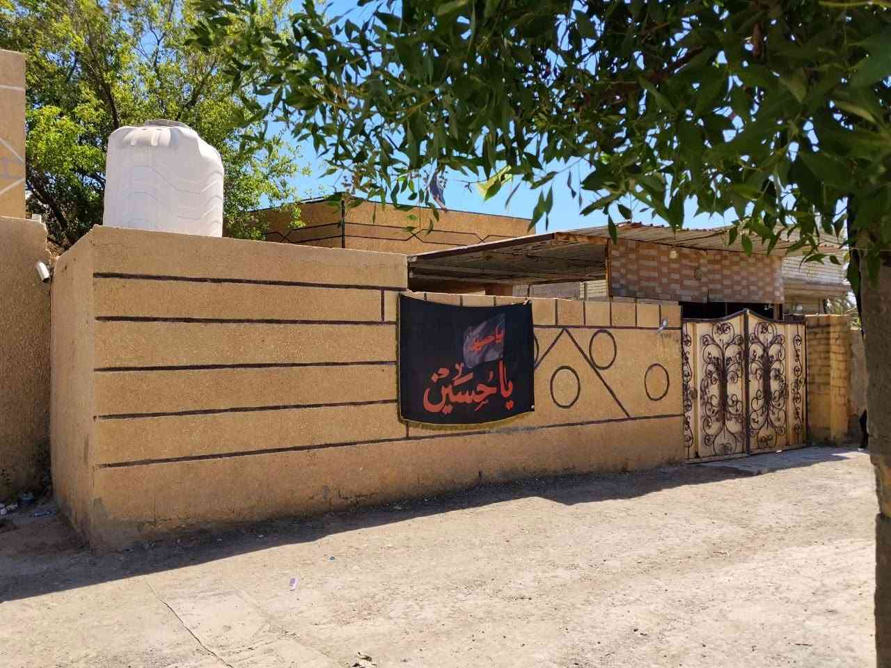 سلام عليكم بيت مساحة 300 سند 25 عنوان سده جبور نزله ابو حمد ماي كهرباء خلال 24⚡ ساعه مستمره البيت يحتوي غرفتين نوم وحده منها تحتوي عله حمام داخلي ويحتوي عله ستقبال وصاله ومطبخ وحمام داخلي وخارجي وترك كبير والبيت يحتوي على ثلاث ممرات💥 الساعه 68💲 ابي مجال 💥❤️***********
