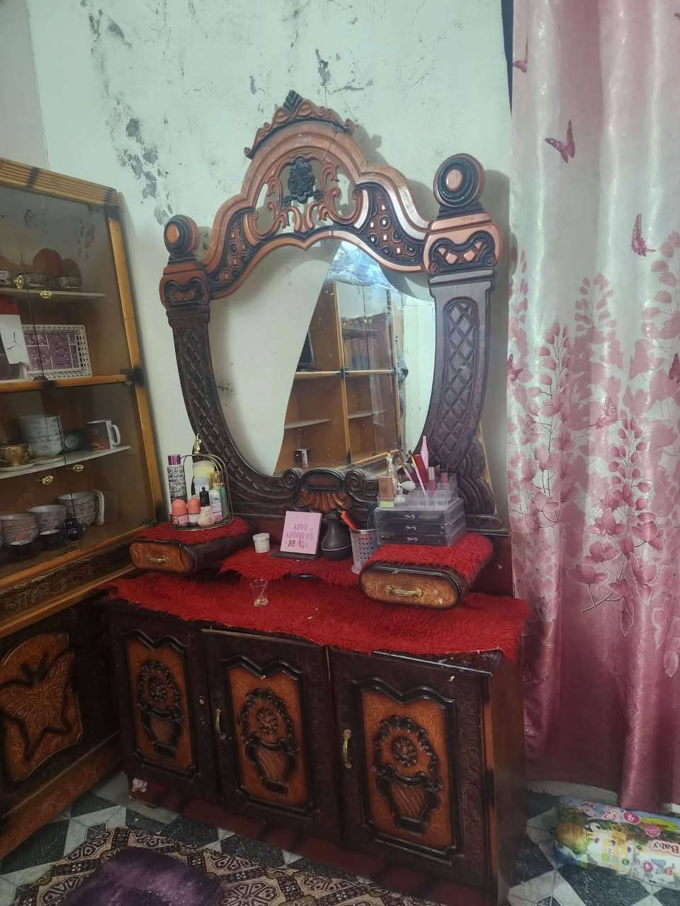 السلام عليكم غرفه اخشاب نوم هيه ومعرضها تفاصيل ع تصال ***********
