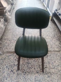 اخواني الكرام عندي مجموعه كراسي وميوزه بحالة جيدة جدا للبيع تصفيه مطعم...