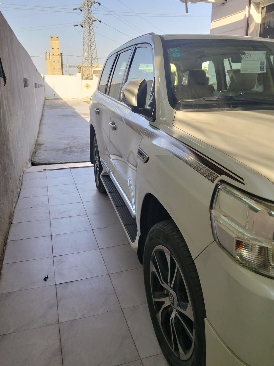 لندكرو ز 17 بريم كفاله عامه عده الجملغ اليسر فتح بسونار بدون اي ضرر باسمي رقم بغداد سياره جديده.  ***********
