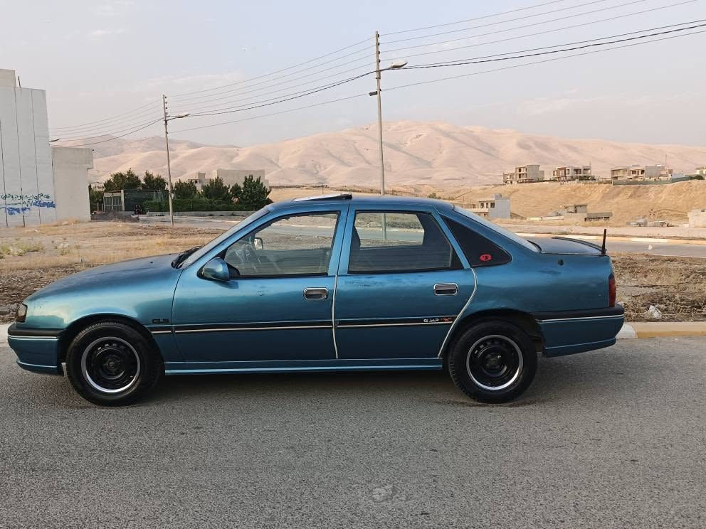 ئۆپڵ ڤیکترا مۆدێل 1991 مەکینە 20 ئاڕمی پلاستیکی سلێمانی بەشەرتی ئاڕم و ئەوەلیات و موس و بڕاوە غرامەش سەیارەکە بێ تەقەو ڕەقەیە بەس تۆزێ مەکینەی دوکەڵ ئەکات دوو جام کارەبایی قفل مەرکەزیە سڵایدی ئیش ئەکات چوار تایەیی تازەیە گێچی ناو داشغولی لایت و ئیستۆپ لایت هەموی ئیش ئەکات شوێنم سلێمانیە گۆڕینەوە ناکەم  تەنها بۆ فرۆشتنە 

سعری 25 گەڵا قوفڵێ کۆتایی 100 هەزار غرامەشی تیایە بۆت ئەگەڕێنمەوە  
ژم . *********** السليمانية, العراق
