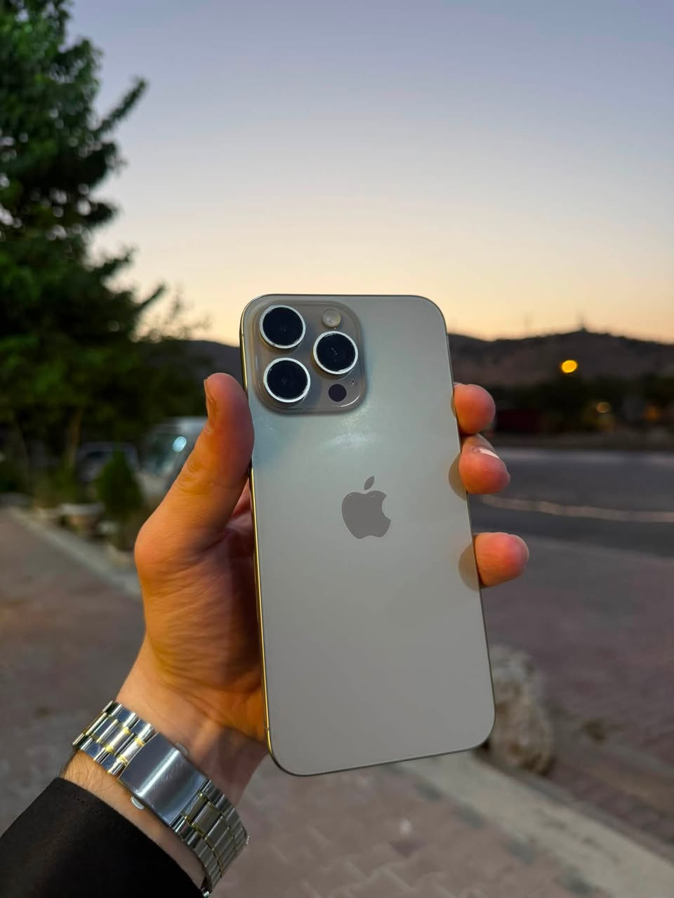 iPhone 15 pro max 📱
زۆر هەرزان 
%98 زۆر خاوێن 
پاتری 89 بیلادی 
تەنها سیمی قفڵە 
بەڵام بایپاس نیە بە دڵی خۆو فۆرماتیکە بە زەمان 
مۆبایلەکە 1TB
واتە 1024 گێگابایت 
نەکراوە دەسکاری نەکراو بە زەمان 
زەمانی یەک هەفتەی لەگەڵە 
کەڤەرێکی ئاوی شوشەیی ئەصلی هەدیەیە 🎁
 نرخی تەنها 610$ 
***********
واتساپ 📞
موشتەریت چات یان تێلبکە لە خزمەتتام ♥️
