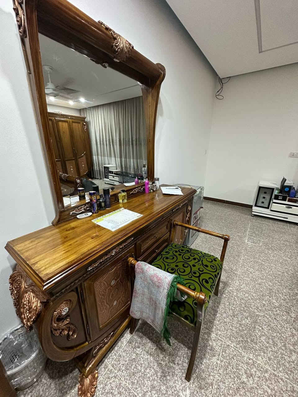 سلام عليكم غرفه نوم للبيع صاج مصريه درجه أوله حيل نضيفة غرفه تكمه بمعنى الكلمه سعرها مليون وربع
للاستفسار الاتصال على الرقم *********** 
المندوبين الي يردون ينشرونها يتفضلون
