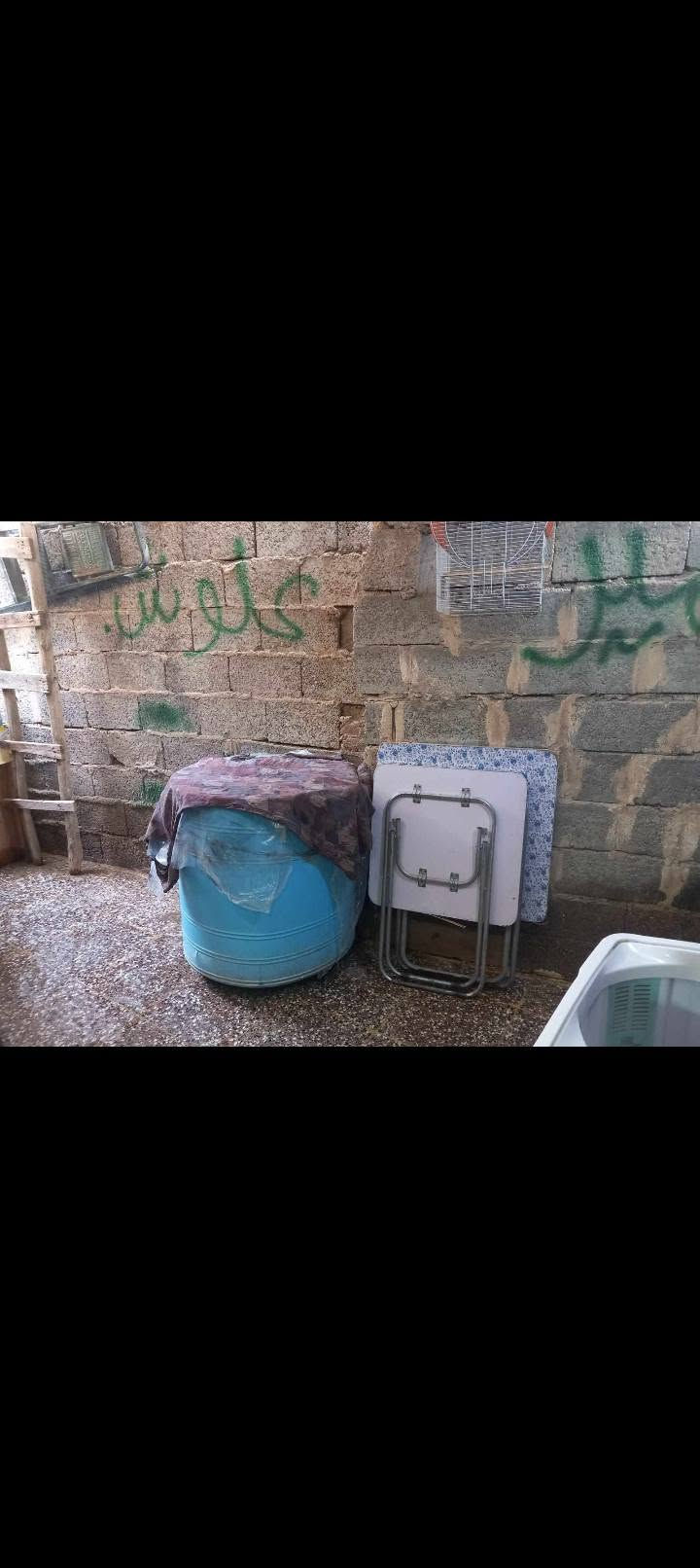 بيت زراعي مساحه ١٠٦يتكون من غرفتين نوم  وصاله ومطبخ مدخلين مكان شهداء البياع السعر ٥٠بي مجال استفسار ***********
