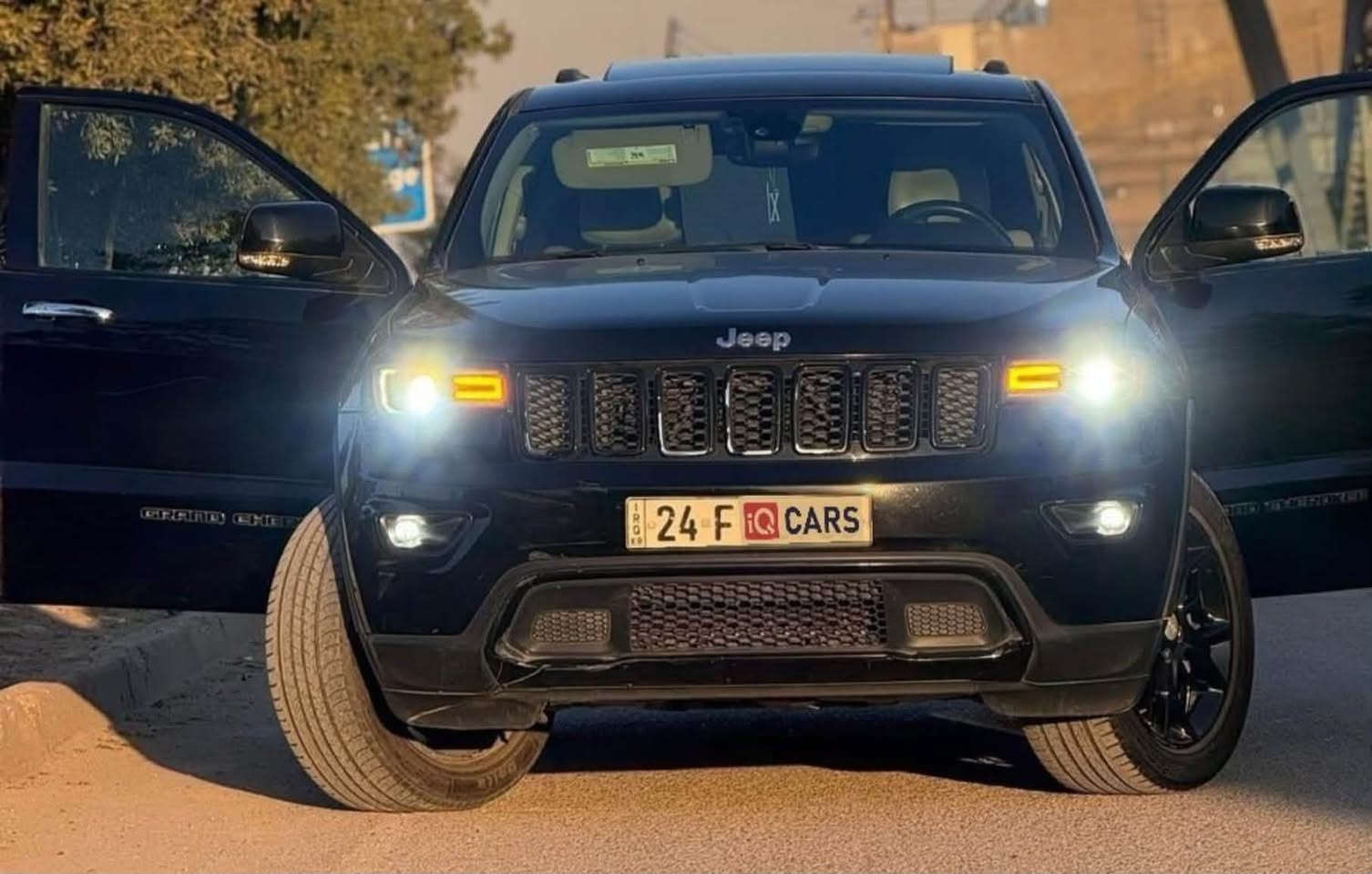 جيب كراند شيروكي لمتد ٢٠١٨ 
فول مواصفات ١/١ 
كلين تايتل 
رقم دهوك 
ماشية ١١٦ ميل
السيارة صار بيها رش ٣ قطع للجمالية بسبب الشخوط 
مكانها بغداد حي الجامعة
السعر ١٧٥ وبيها مجال بسيط 
الشراي يتصل 
***********
