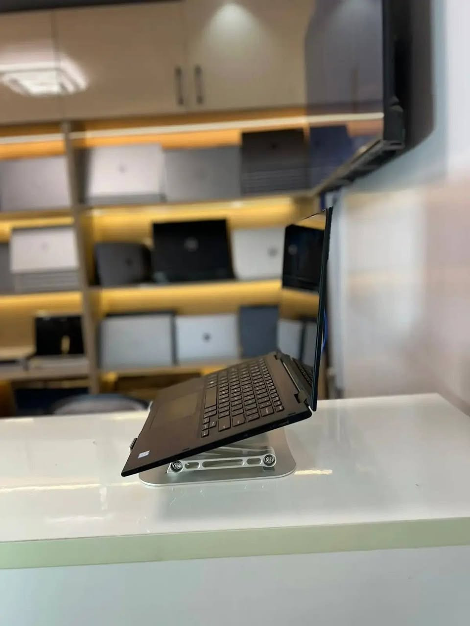 Dell 3390 • i5 جيل ٨ • شاشة لمس