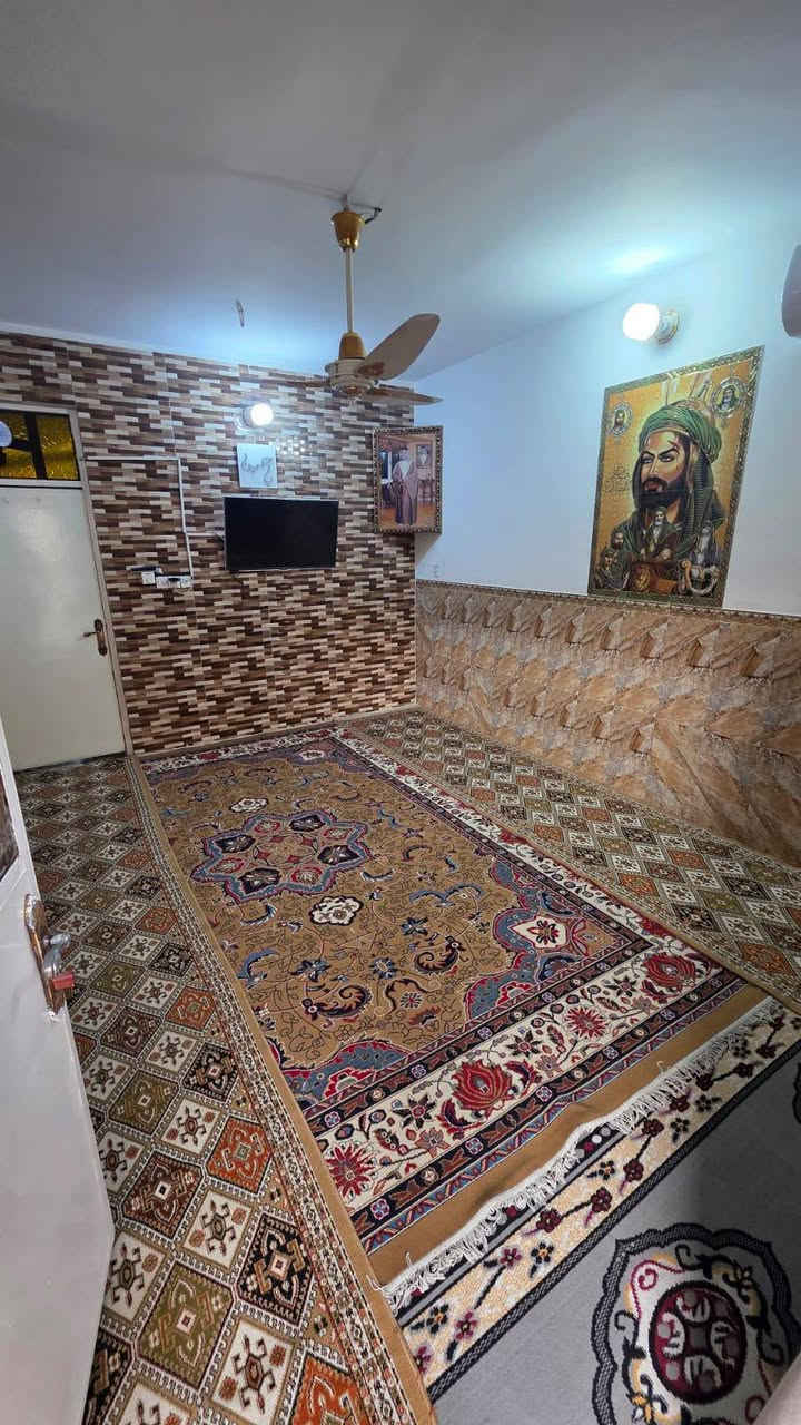 بيت للبيع
جنس الارض زراعي 25 
المساحه 100 متر.   : 3 غرف 
العنوان /بغداد _حي النصر. قرب شركة شاكر للدشداشه. 
الطابق الارضي. كراج.تواليت خارجي . استقبال. صاله. مطبخ حار وبارد. حمام. غرفه. 
الطابق الثاني. غرفتين. صاله. حمام 
+خطين ماء +خطين كهرباء 
البيت كامــــــــــل من كلشي مبي نقص
السعر 90 وبي مجال ان شاء الله. 
***********
