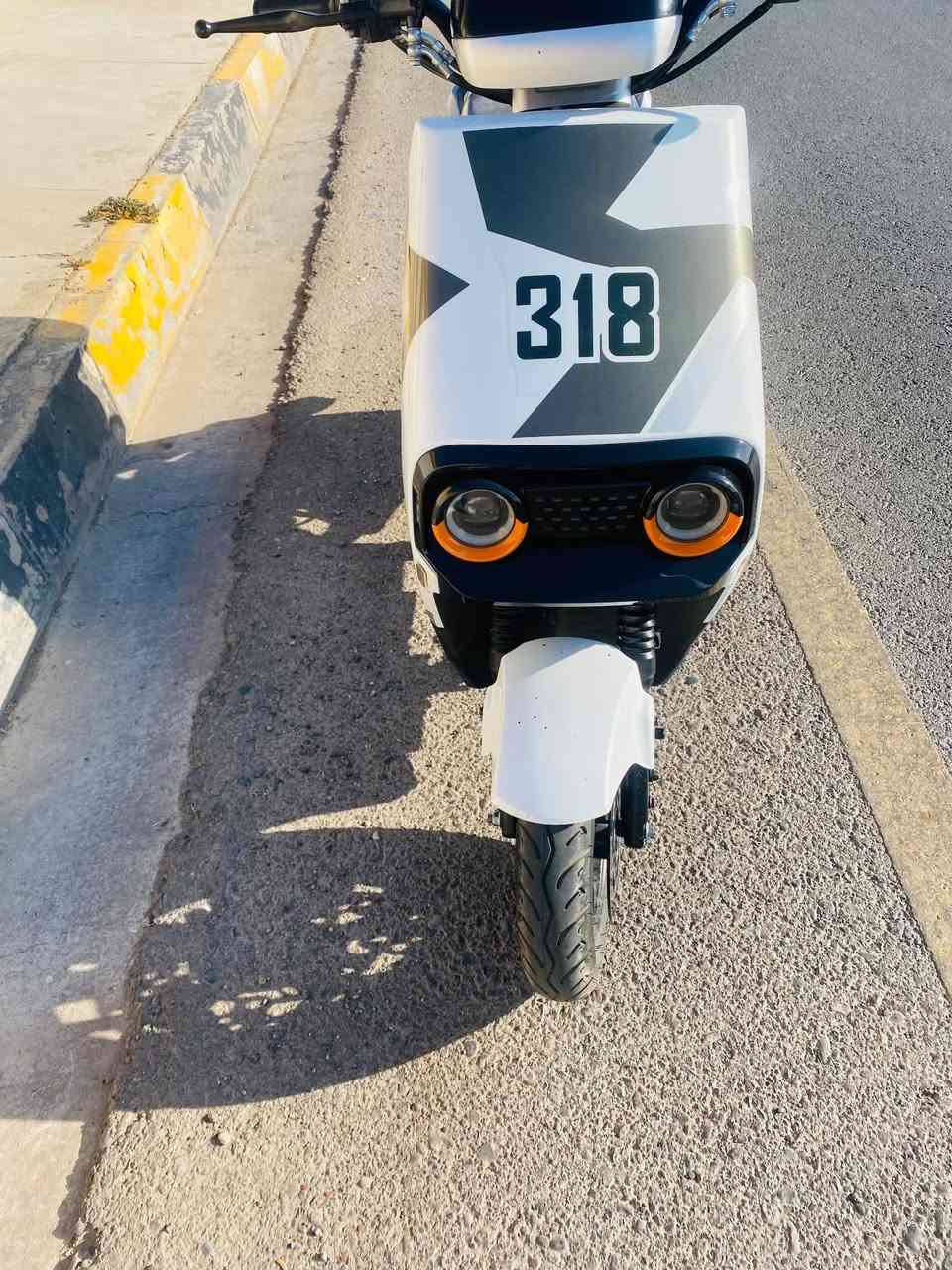 السلام عليكم ماطور شحن للبيع 318 بطريات تقره 10 ونص جديد بل حقيقه بعد احلا من الصور ملف وعقل شرط تيات جدد السعر 650 وبي مجال ***********
