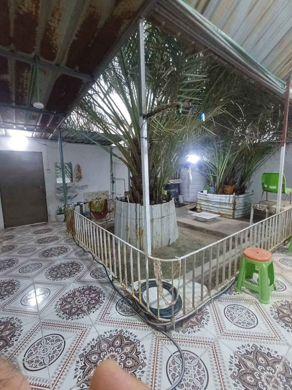 🏡 دار حديثة للبيع – أبي الخصيب / السبيليات
📐 المساحة: 350 متر
🏠 الطابق الأول يحتوي على: • 4 غرف منام
• صالتين
• مطبخ
• ديوانية
• صحيات
• كراج
• حديقة
🏠 الطابق الثاني يحتوي على: • غرف
• صالة
• حمام
• مخزن
🌊 مميزات العقار: • يطل على نهر جاري
• طابو ملك صرف زراعي عراقي
• شارع مُبلّط
• جميع الخدمات متوفرة
• موقع مميز وهادئ
📍 العنوان: البصرة – أبي الخصيب – السبيليات، قريب على الشارع العام الداخلي السايدين.
💰 السعر مناسب
📞 للاستفسار: *********** البصرة, العراق
