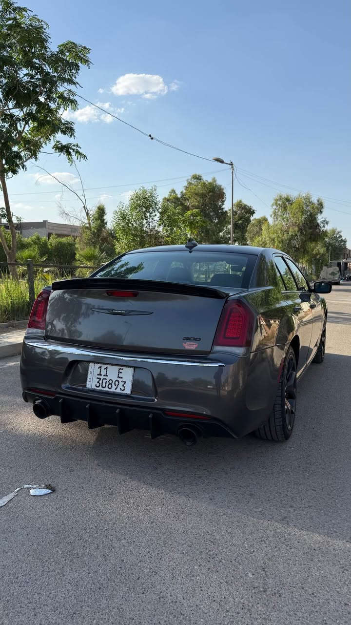 اوباما 300 موديل 2023 امريكي حادث دعاميه خلفيه فقط بدون ايرباكات ولا دواخل فقط دعاميه وبيها شخط بالباب بسيط جداً ماشيه 70 الف كيلو مواصفات عاديه استفسار *********** بغداد, العراق
