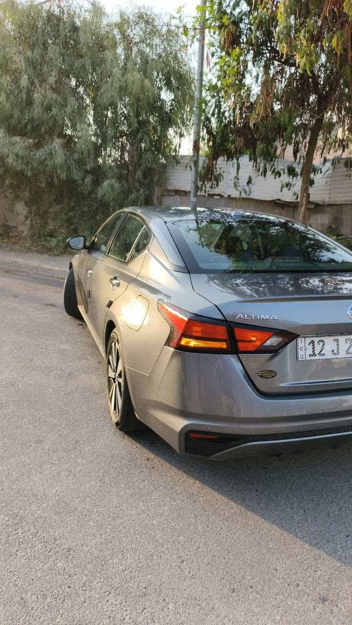 للبيع التيما SV 
السعر ١٥٢ بيها مجال بسيط 
*********** ***********
موديل2022
السونار موجود ضمن الصور 
تحكم ستيرن 
تثبيت سرعه 
ماشيه ٦٧ 
رادارات
كاميرا خلفي 
تبريد ثلج 
كير مكينه بشرط  
بصمه تشغيل 
بصمة ابواب 
السنوية نافذة ٢٠٣٠ .
