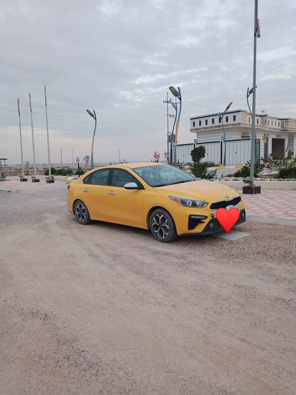 سلام عليكم كيا فورتي موديل 21 وارد امريكي مواصفات عاديه رقم انبار منضومه غاز جديده كير ومحرك ع وضع الشركه باسمي حادثها امامي مبدأ جاملغ وبنيد كصه اصلي مكانها بغداد السعر 130الرقم***********
