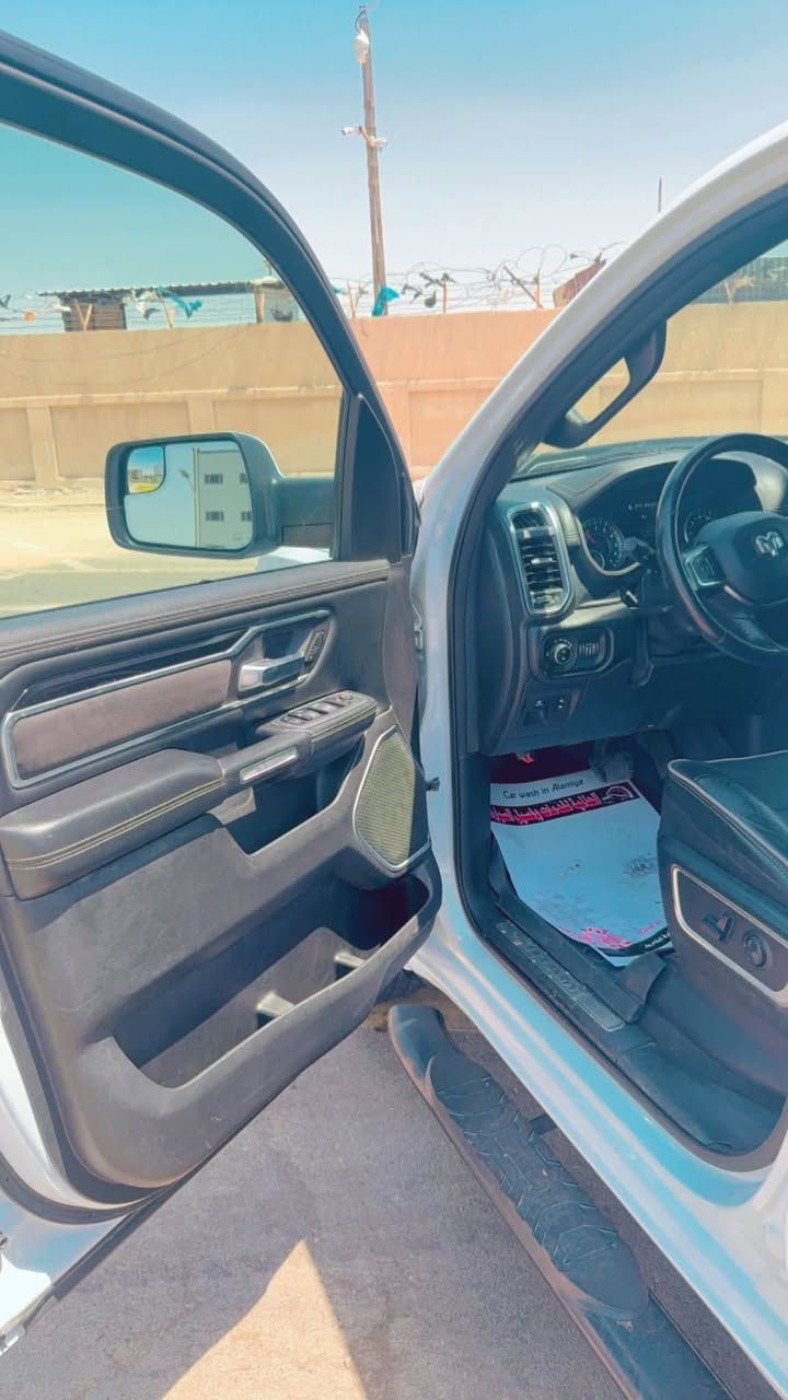 رام لارمي سبورت 2022
نضام etorque v8 الكهرباء مساعد بتقليل صرف البنزين وزيادة عزم السيارة
(رقم بصرة باسمي)
مكان السياره بالبصره
تقرير غرق
الدفع: خلفي فقط (2x4)
المواصفات :
دخول ذكي (بصمه)
تشغيل عن بعد
مقاعد جلد
كار بلي 
شاشه كبيره تيسلا
مقعد السائق والراكب كهربائي
تدفئه وتبريد مقاعد امامية
تدفئه ستيرن
حساسات امامية
حساسات خلفية 
كاميرا خلفية 
نظام بريك طوارئ تلقائي 
المرايا الجانبية قابلة للطي كهربائيا 
الشباك الخلفي كهربائي 
إمكانية تعديل ارتفاع دواسات البنزين والبريك كهربائيا . 
هاند بريك كهربائي 
نظام تشغيل واطفاء اوتوماتيك لتقليل صرف الوقود
مرايا بخاصية التعتيم الذاتي 

‎الاستفسار: ***********
