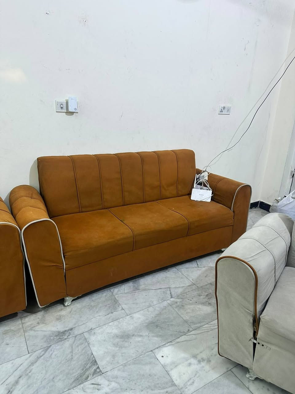 للبيع مكاني حي اور السعر ١٠٠ للاستفسار ***********
