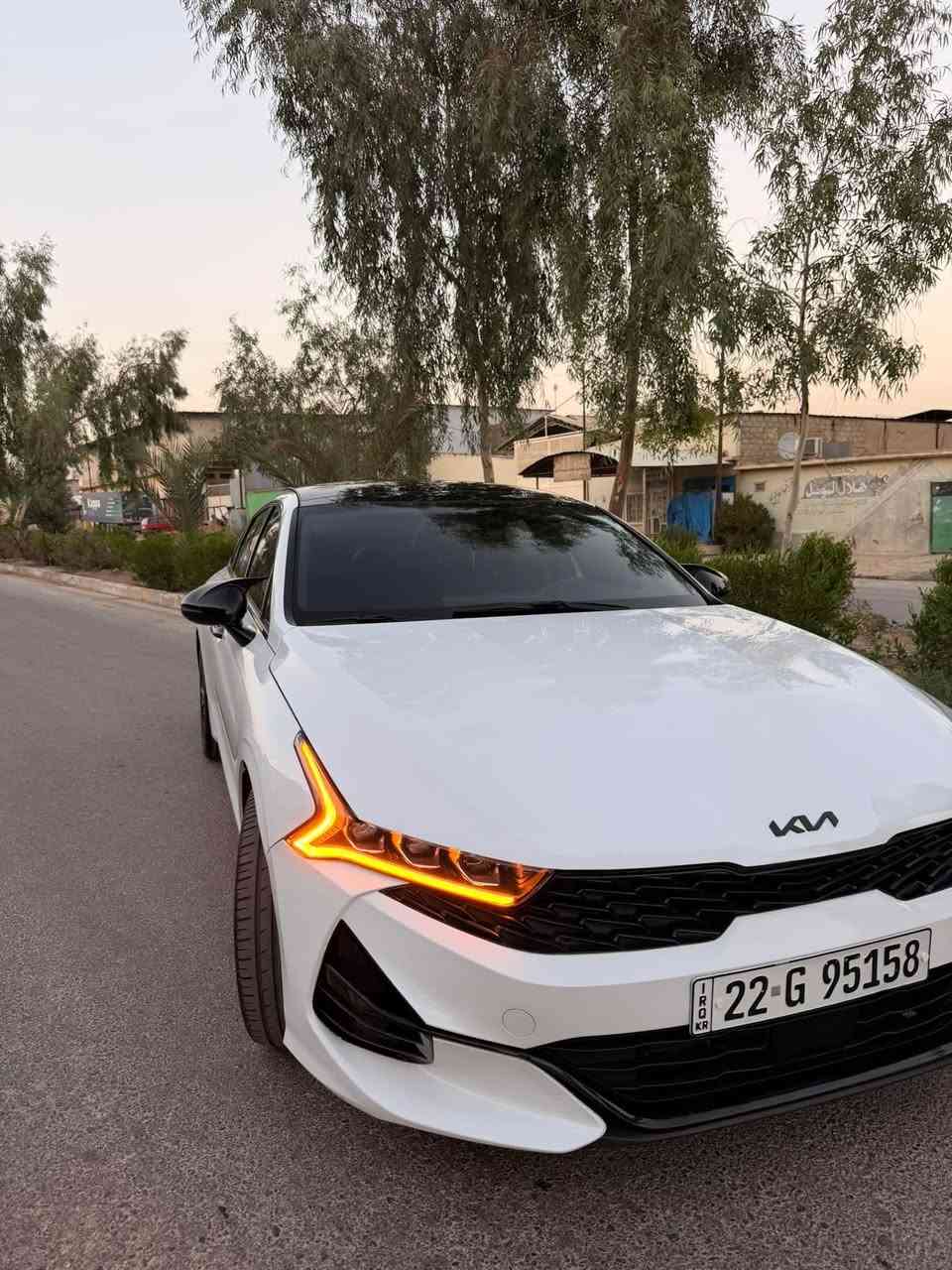 سلام عليكم 
K5 
موديل 2022 
فول واحد ع واحد موصفات معروفه 
حادثها جملغ وربع بوند فقط بدون دواخل 
صور الحادث بل منشور 
محرك 1600 تيربو  
ماشيه 26 الف. حقيقي 
سعر 177 وبيها مجال بسيط 
مكاني موصل جانب الايسر 
***********
